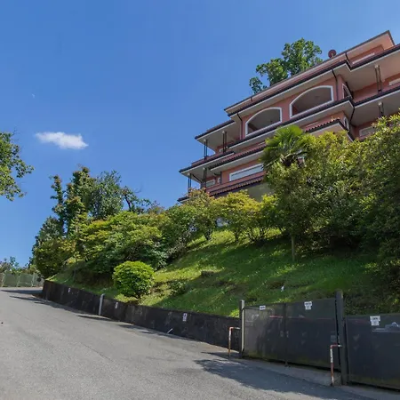 2 Bedroom Beautiful In Stresa