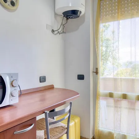 2 Bedroom Beautiful In סטרסה