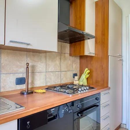 2 Bedroom Beautiful In סטרסה