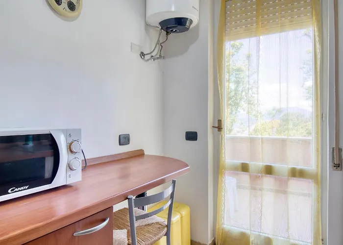 2 Bedroom Beautiful In Stresa