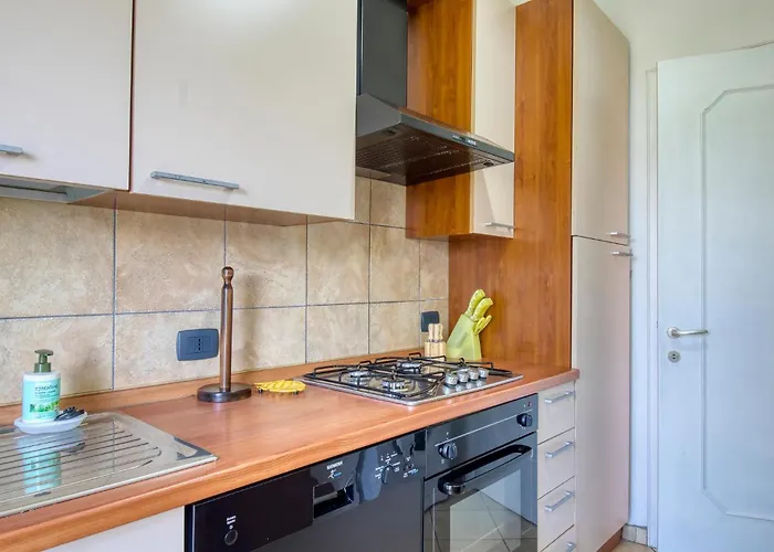 2 Bedroom Beautiful In Stresa