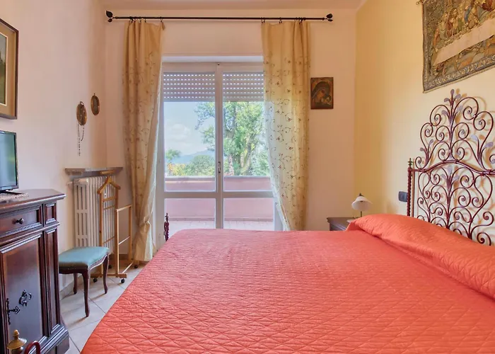 2 Bedroom Beautiful In Appartement Stresa