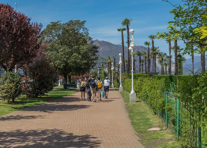 2 Bedroom Beautiful In Appartement Stresa