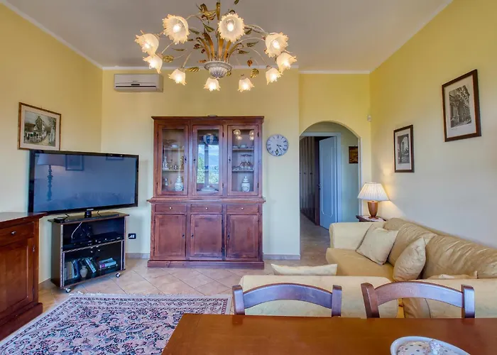 2 Bedroom Beautiful In Appartamento