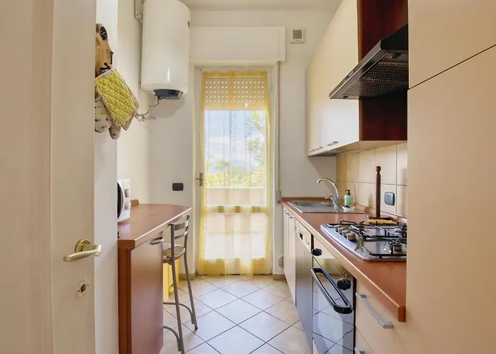 2 Bedroom Beautiful In Appartamento Stresa