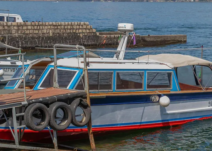 2 Bedroom Beautiful In Appartamento